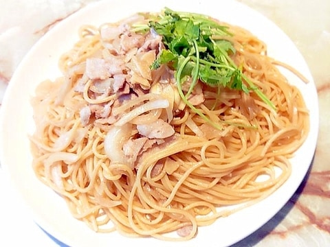 バター醤油風で!豚バラと玉ねぎのお手軽パスタ♪